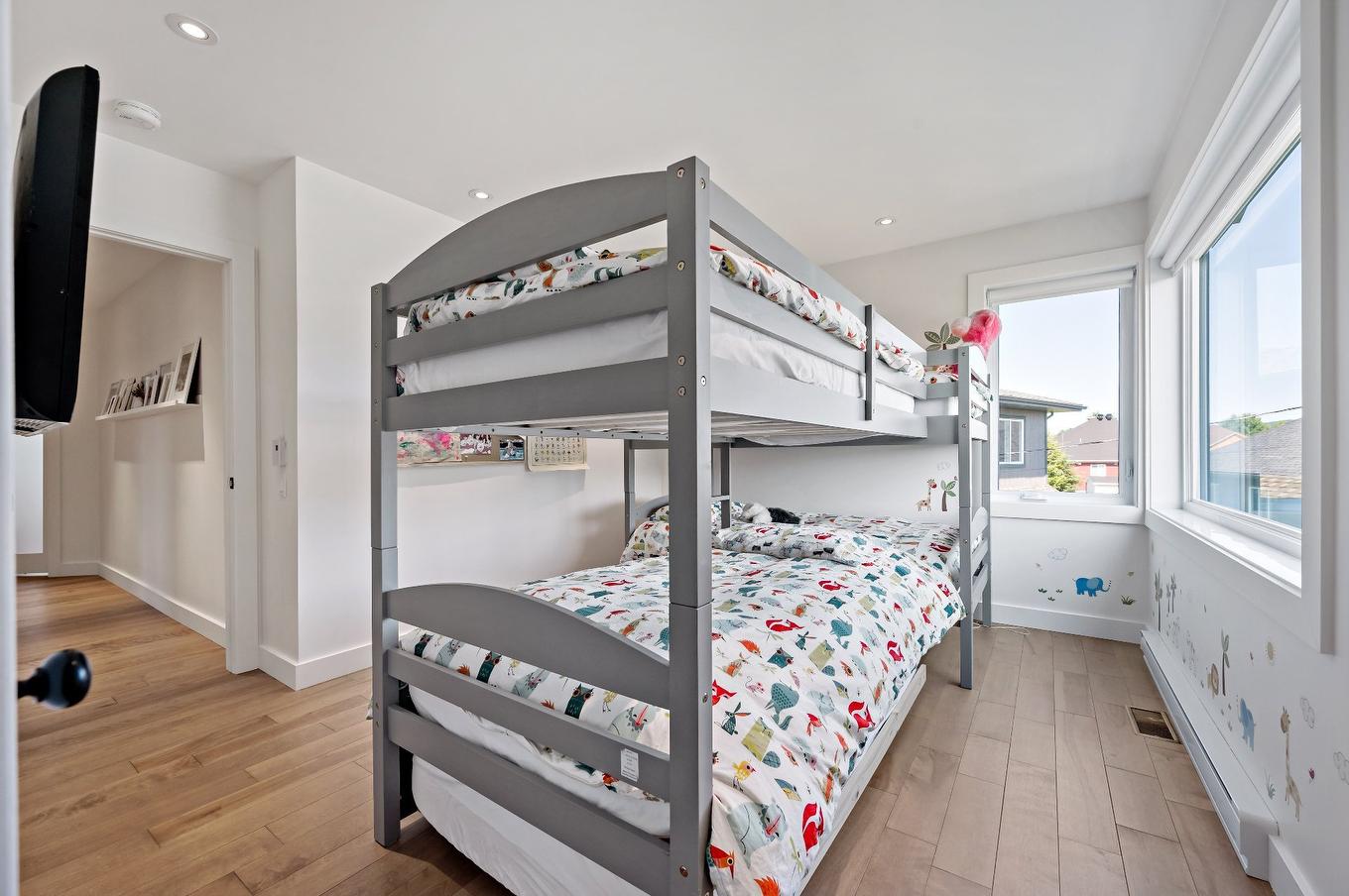 Bedroom - 1070 Rue Des Jonquilles, Mont-Tremblant, QC - Indoor Photo Showing Bedroom