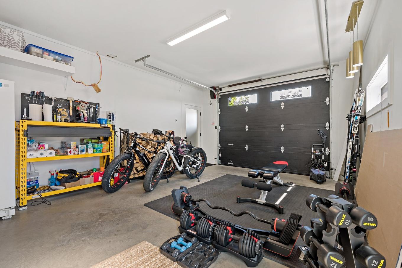 Garage - 1070 Rue Des Jonquilles, Mont-Tremblant, QC - Indoor Photo Showing Garage