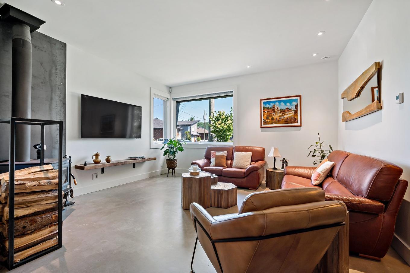 Living room - 1070 Rue Des Jonquilles, Mont-Tremblant, QC - Indoor Photo Showing Living Room