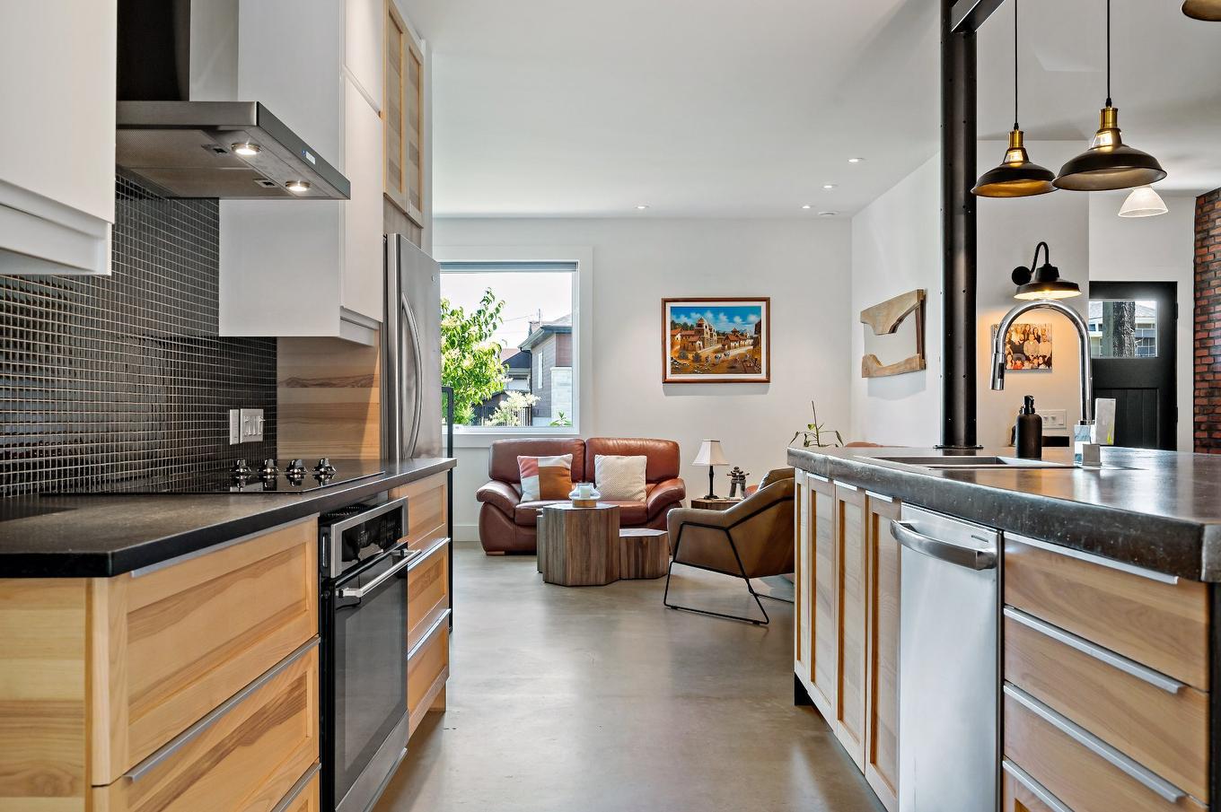 Kitchen - 1070 Rue Des Jonquilles, Mont-Tremblant, QC - Indoor Photo Showing Kitchen With Upgraded Kitchen