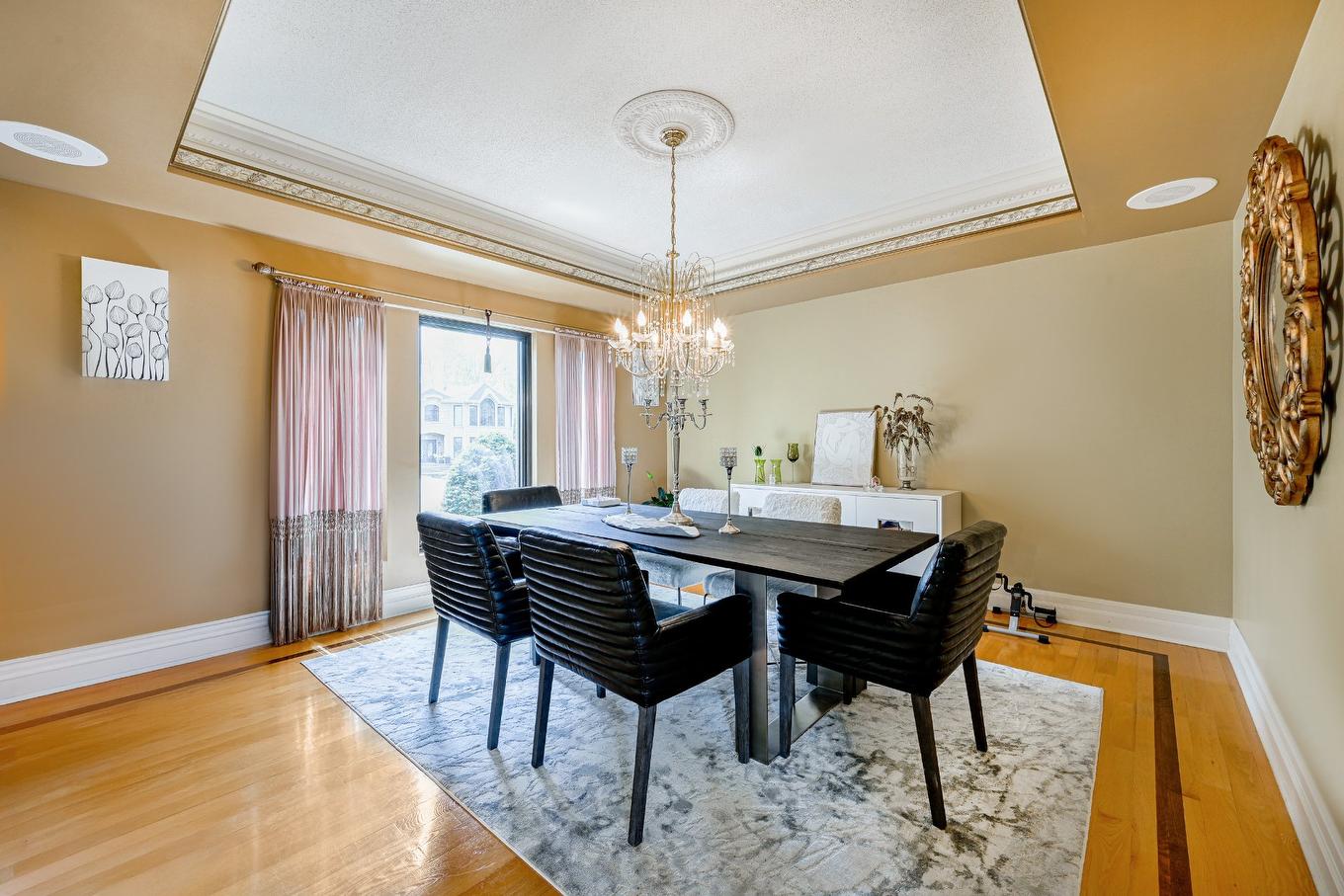 Dining room - 303 Rue Alphonse-Desjardins, Montréal (L'Île-Bizard/Sainte-Geneviève), QC - Indoor Photo Showing Dining Room