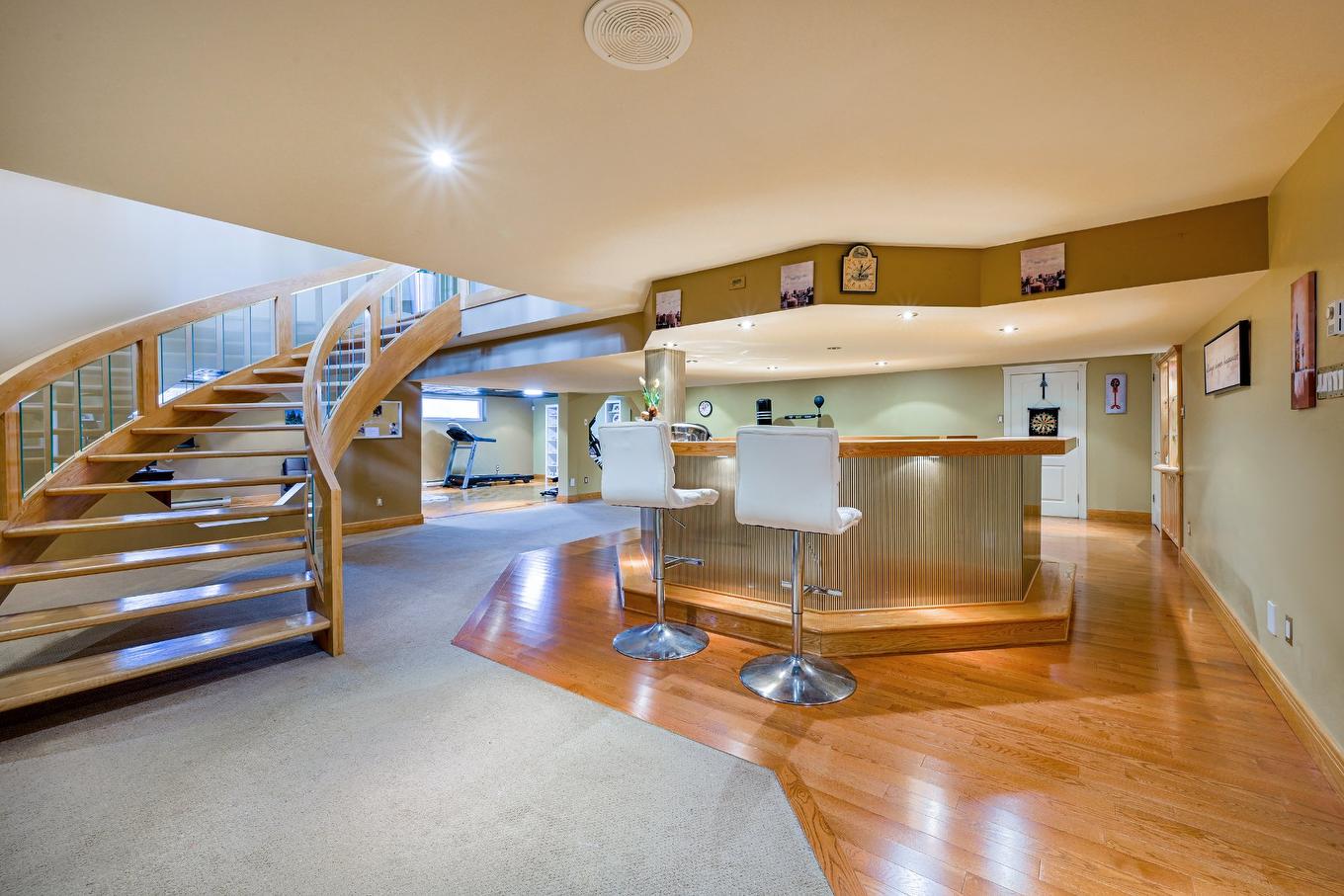 Bar - 303 Rue Alphonse-Desjardins, Montréal (L'Île-Bizard/Sainte-Geneviève), QC - Indoor Photo Showing Other Room