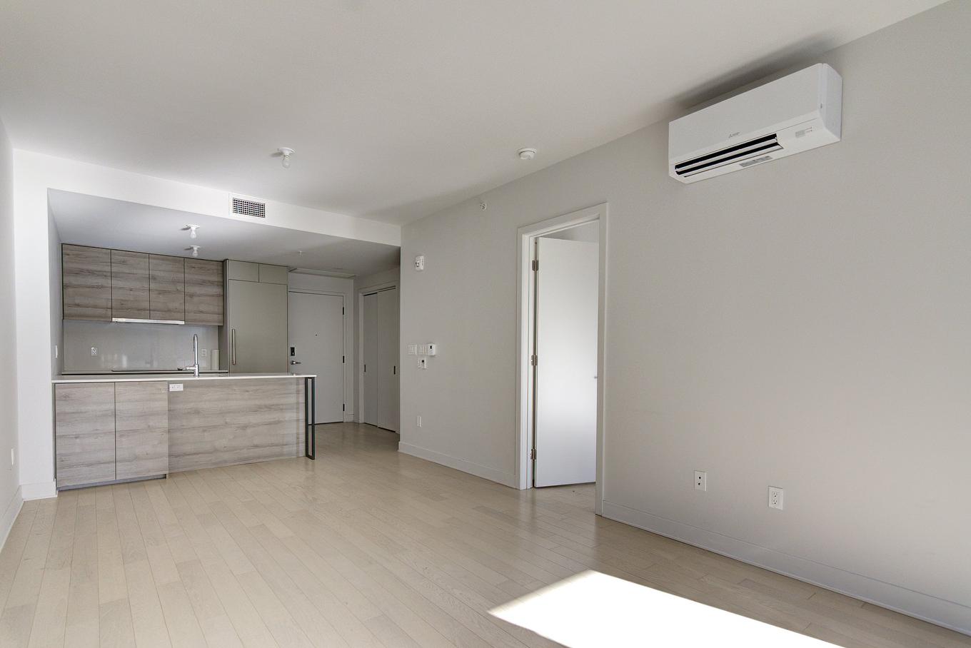 Salon - 406-605 Rue De L'Escale, Brossard, QC - Indoor