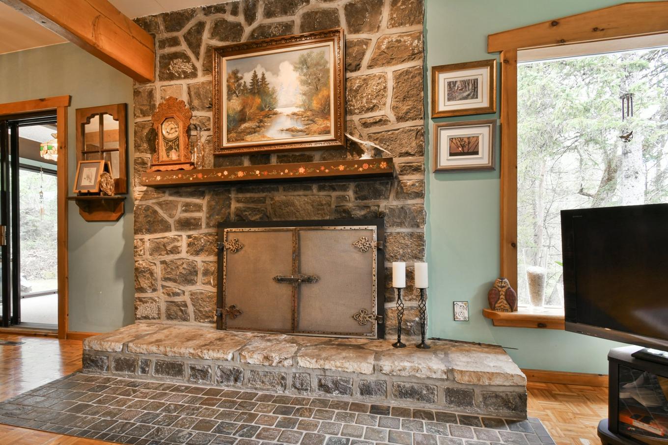 Living room - 566 Ch. Forest, Saint-Sauveur, QC - Indoor With Fireplace