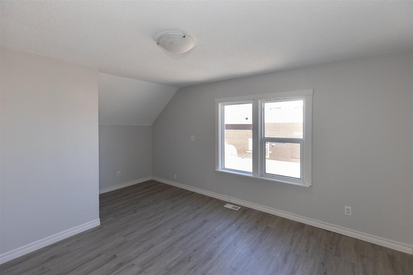 401 May Street N, Thunder Bay, ON - Indoor Photo Showing Other Room