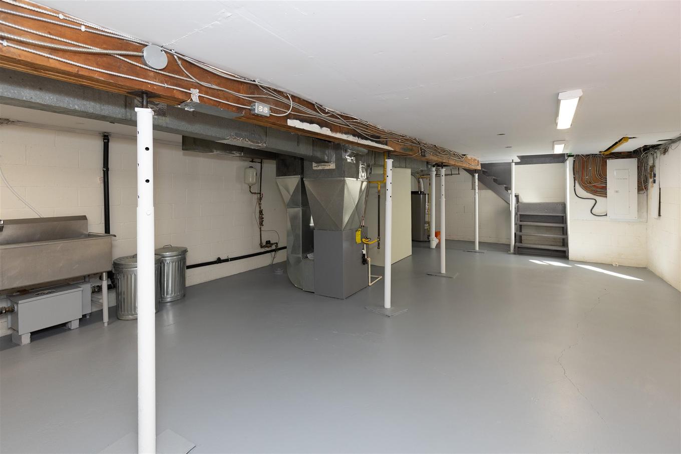 401 May Street N, Thunder Bay, ON - Indoor Photo Showing Basement