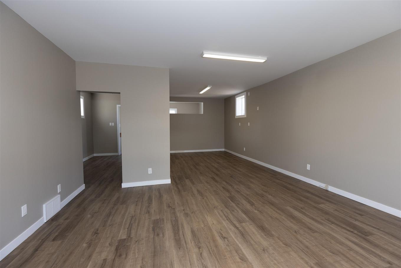 401 May Street N, Thunder Bay, ON - Indoor Photo Showing Other Room