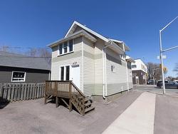 401 May Street N Thunder Bay, ON P7C 3R4