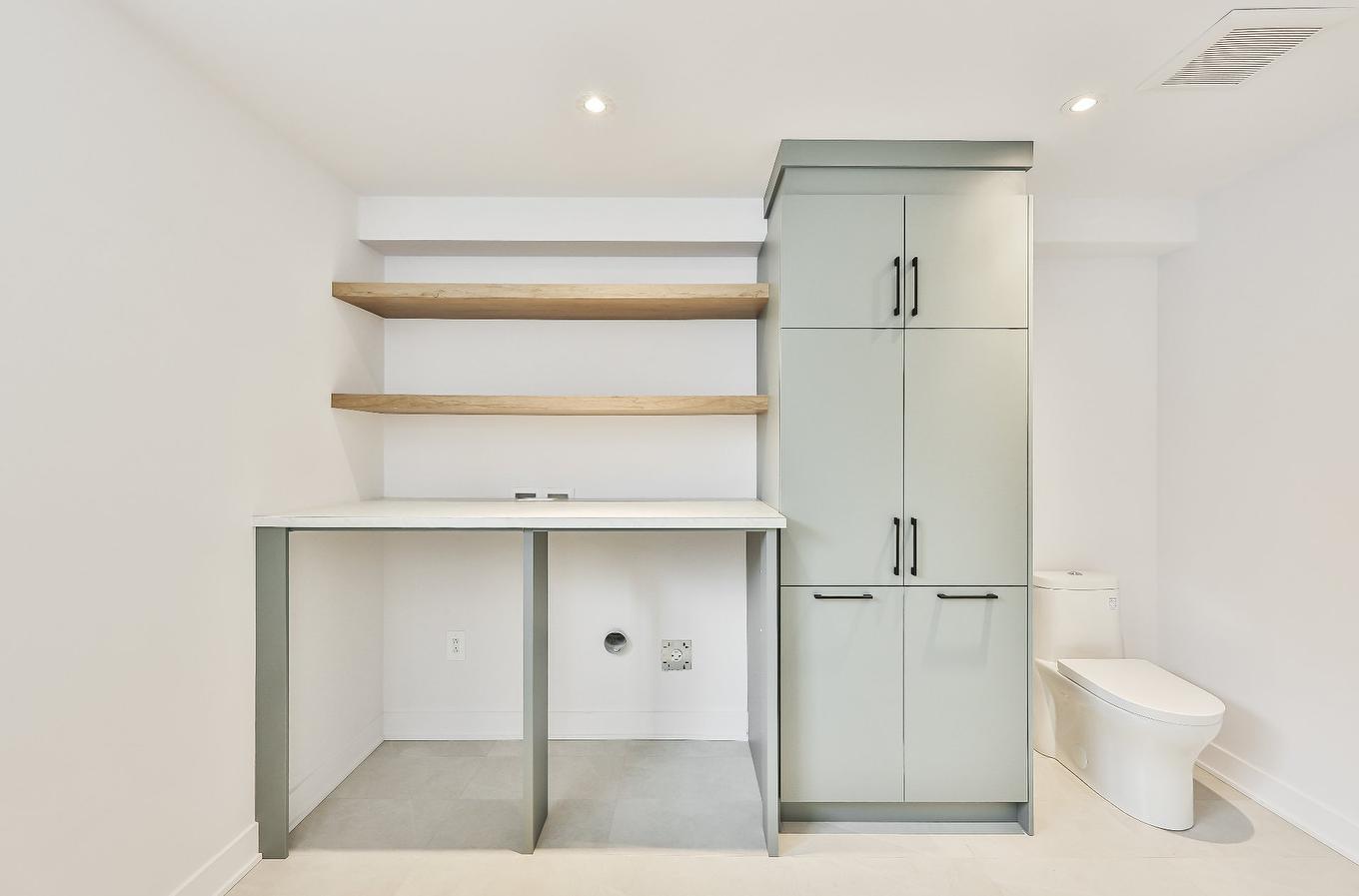 Bathroom - Rue Lorrain, Saint-Lin/Laurentides, QC - Indoor