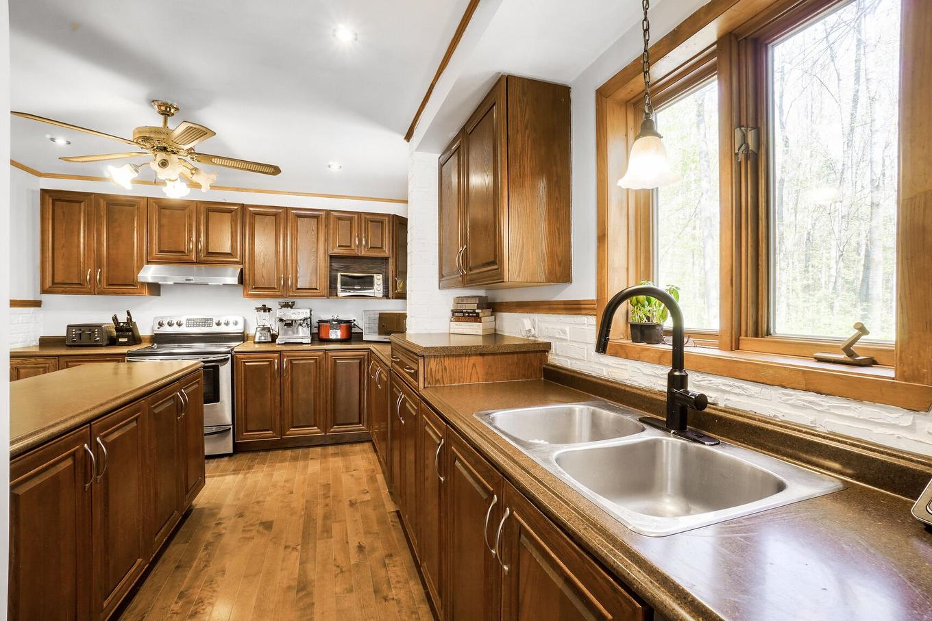 Kitchen - 2043 Av. Pierre, Mascouche, QC - Indoor Photo Showing Kitchen With Double Sink