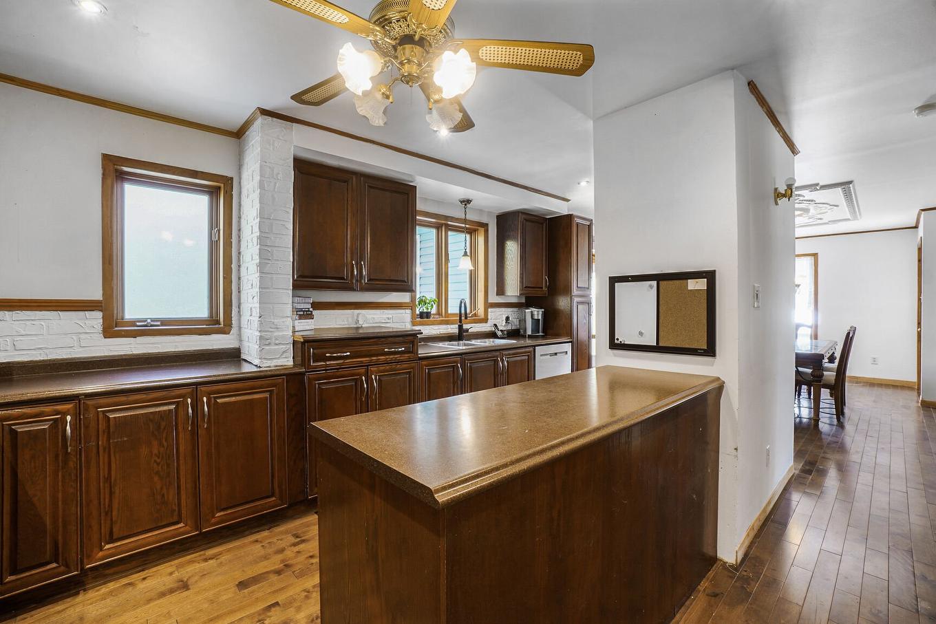 Kitchen - 2043 Av. Pierre, Mascouche, QC - Indoor Photo Showing Kitchen