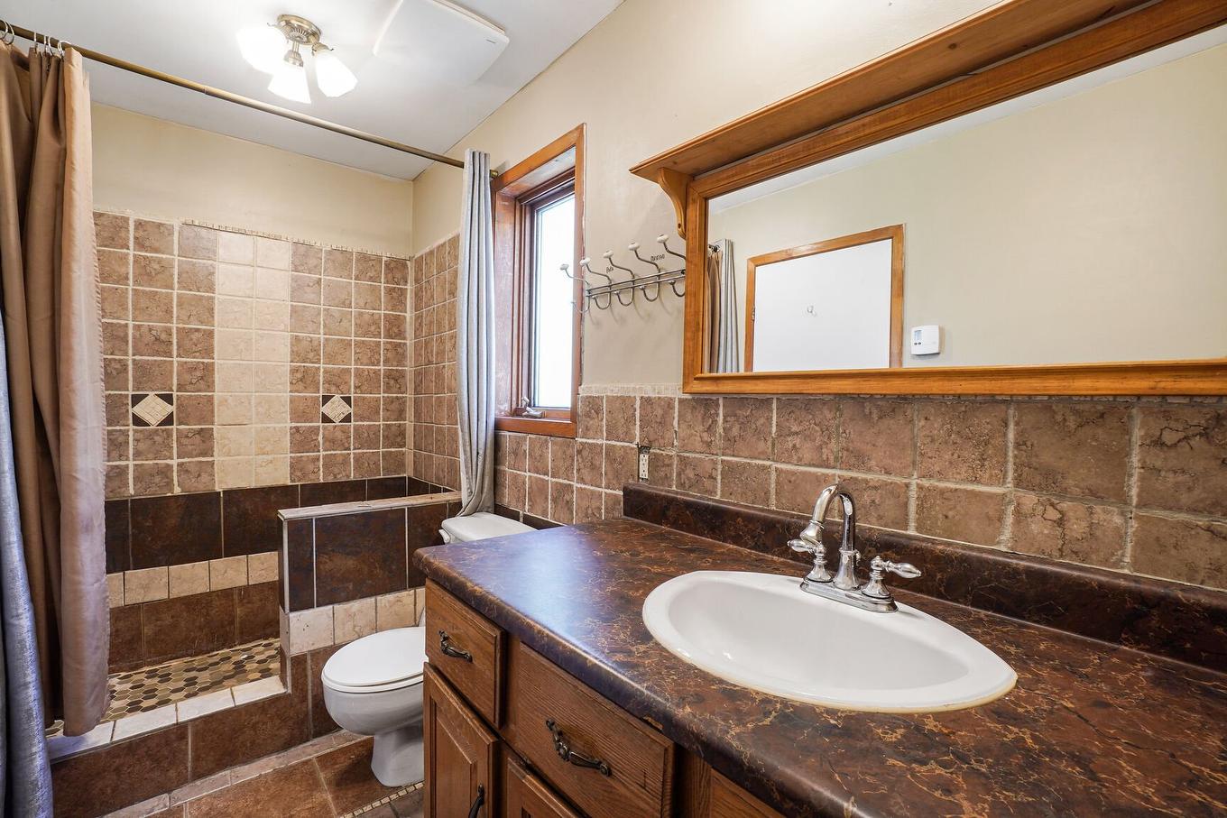 Bathroom - 2043 Av. Pierre, Mascouche, QC - Indoor Photo Showing Bathroom