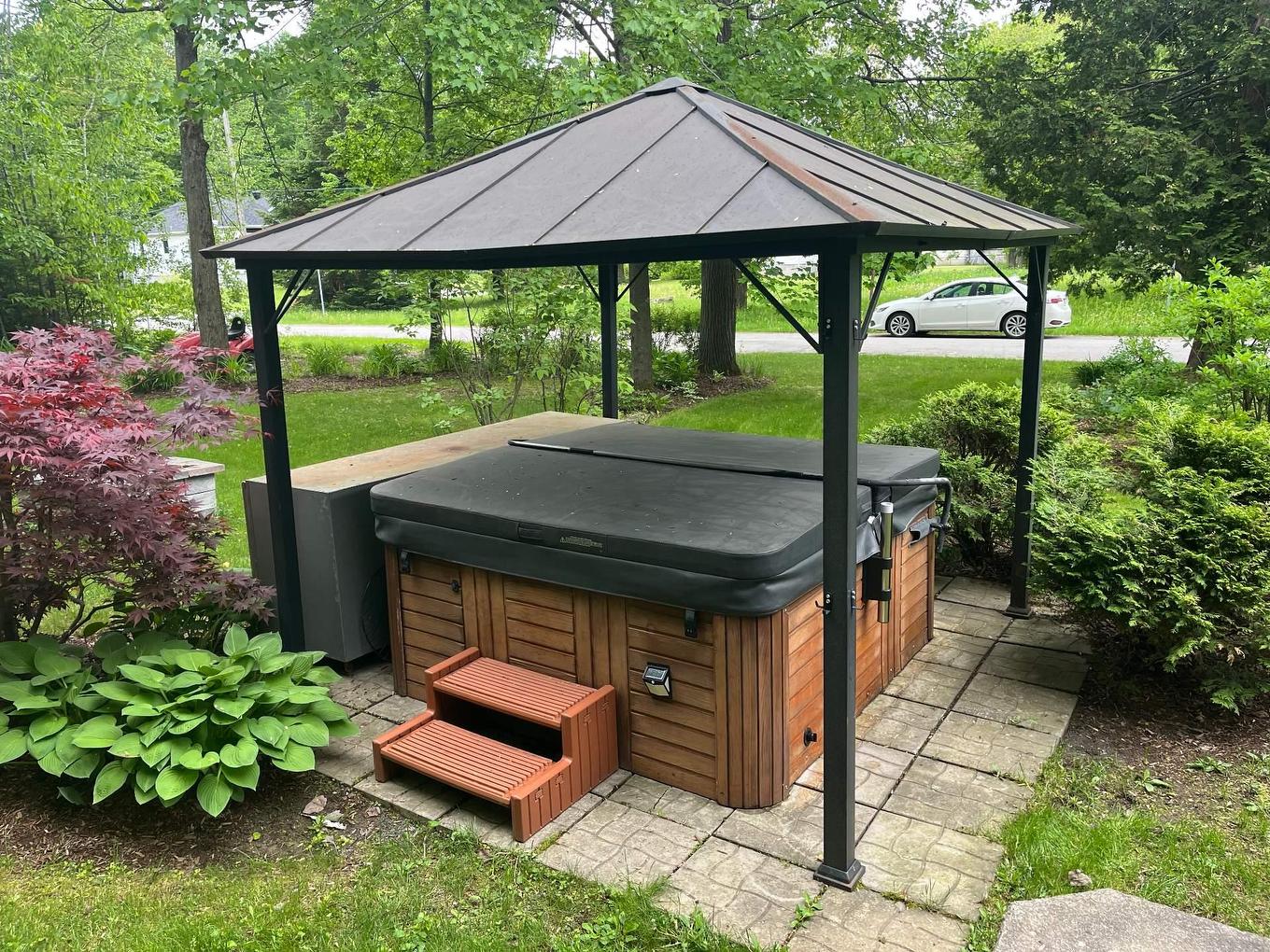 Hot tub - 2043 Av. Pierre, Mascouche, QC - Outdoor