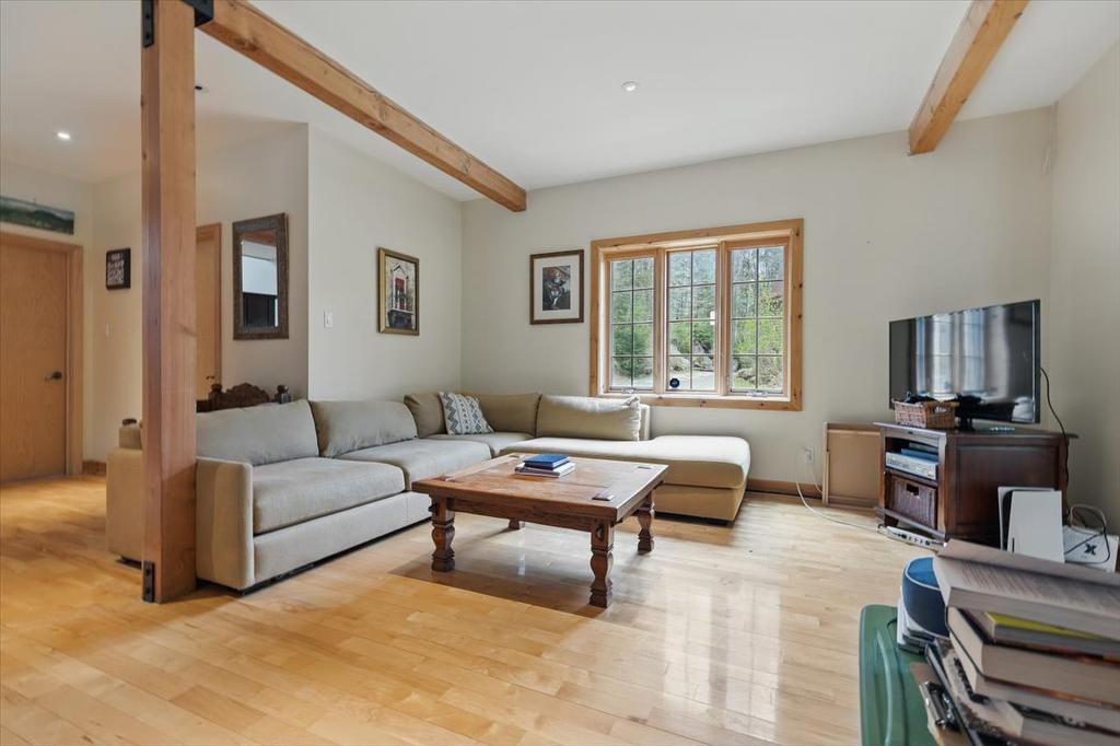 Living room - 10 Ch. Du Frère-André, Brownsburg-Chatham, QC - Indoor Photo Showing Living Room