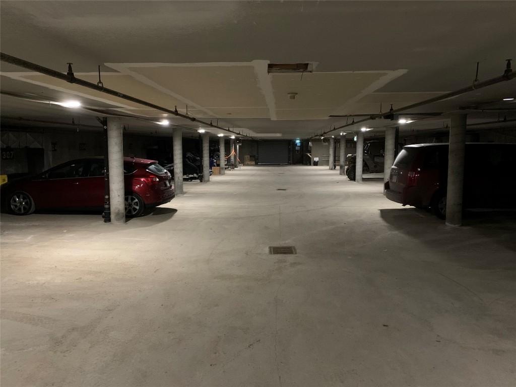 305-1191 Apex Mountain Road, Apex Mountain, BC - Indoor Photo Showing Garage