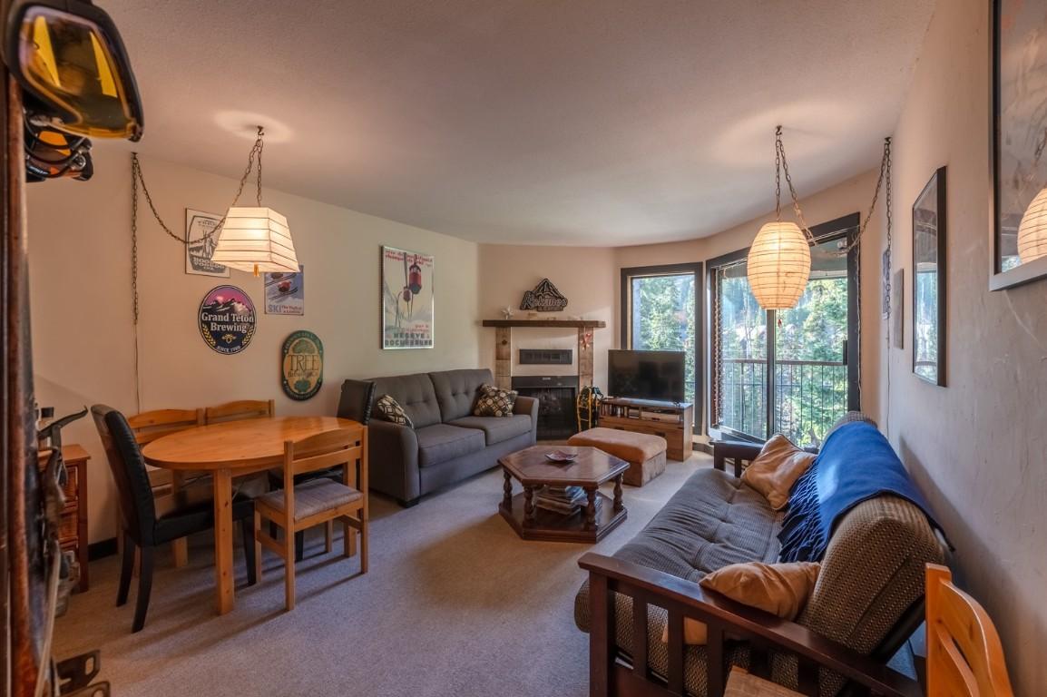 305-1191 Apex Mountain Road, Apex Mountain, BC - Indoor Photo Showing Living Room