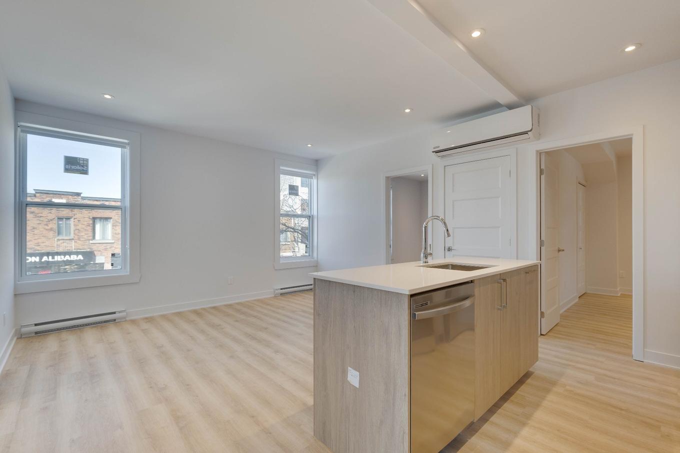 Living room - 7137 Av. Querbes, Montréal (Villeray/Saint-Michel/Parc-Extension), QC - Indoor Photo Showing Kitchen