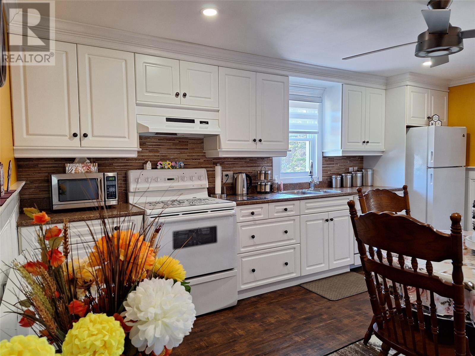 673 Oceanview Drive, Cape St. George, NL - Indoor Photo Showing Kitchen
