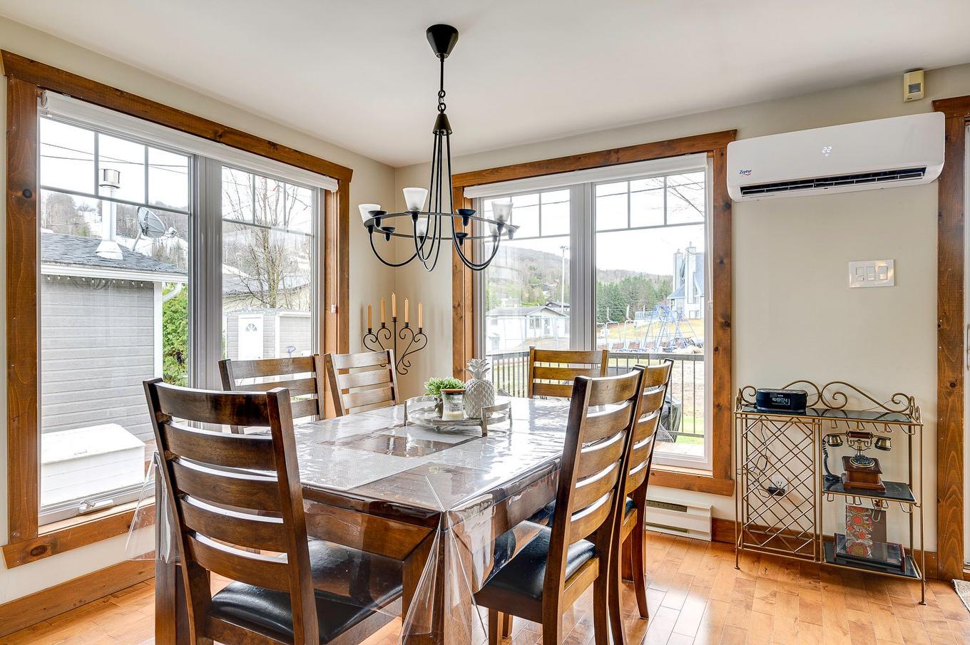 Dining room - 219 Ch. Des Habitations-Des-Monts, Saint-Sauveur, QC - Indoor Photo Showing Dining Room