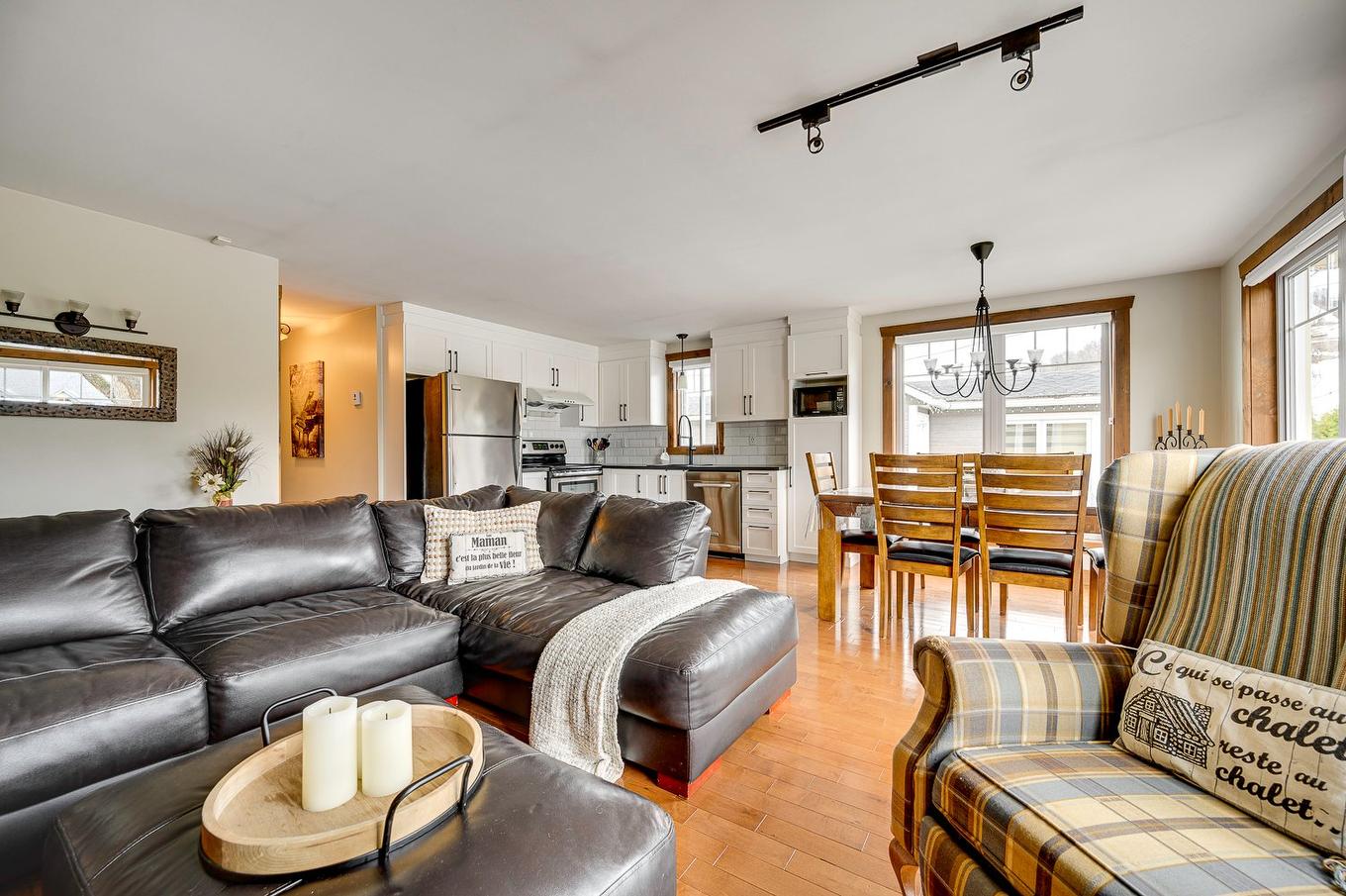 Living room - 219 Ch. Des Habitations-Des-Monts, Saint-Sauveur, QC - Indoor Photo Showing Living Room