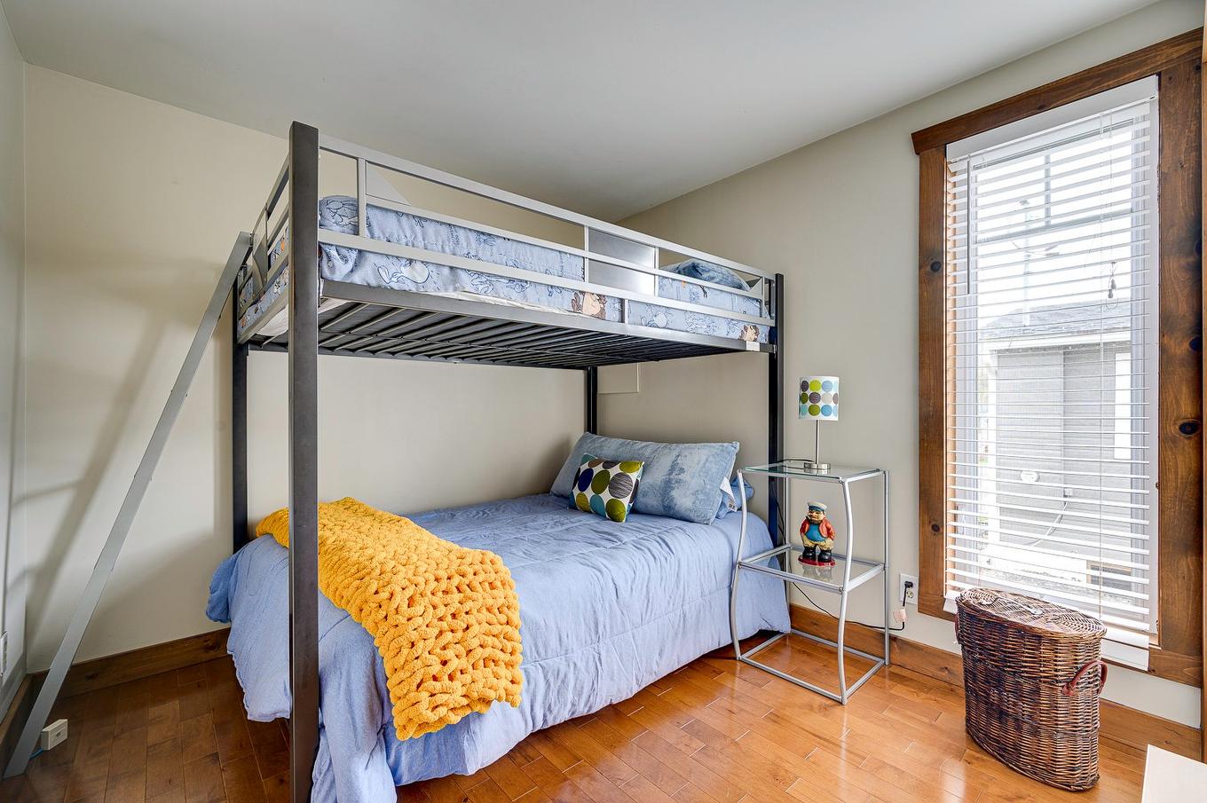 Bedroom - 219 Ch. Des Habitations-Des-Monts, Saint-Sauveur, QC - Indoor Photo Showing Bedroom