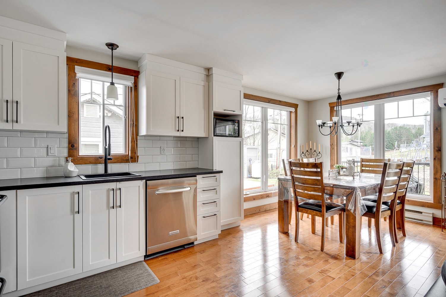 Cuisine - 219 Ch. Des Habitations-Des-Monts, Saint-Sauveur, QC - Indoor