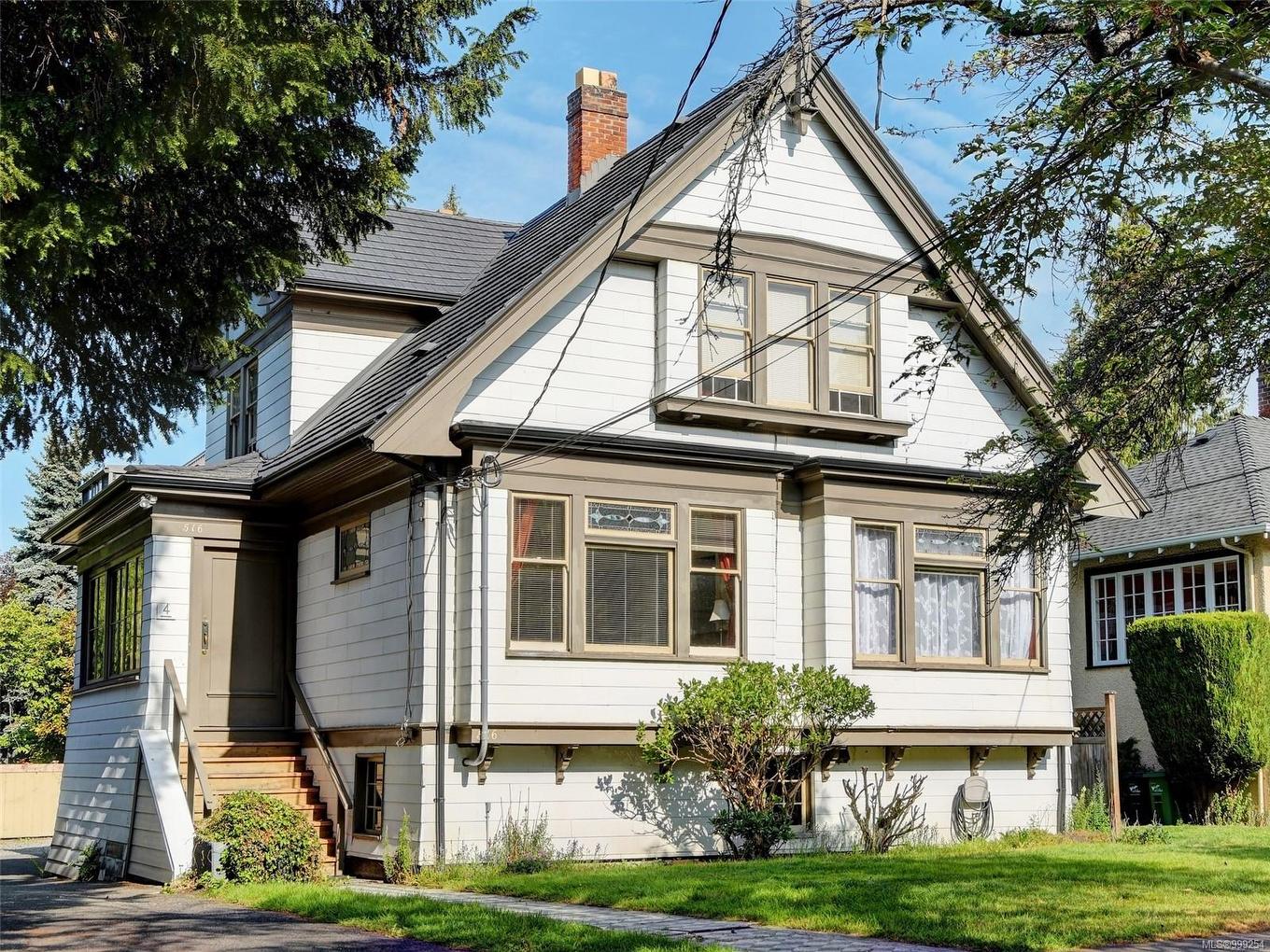 516 Su'It St, Victoria, BC - Outdoor With Facade