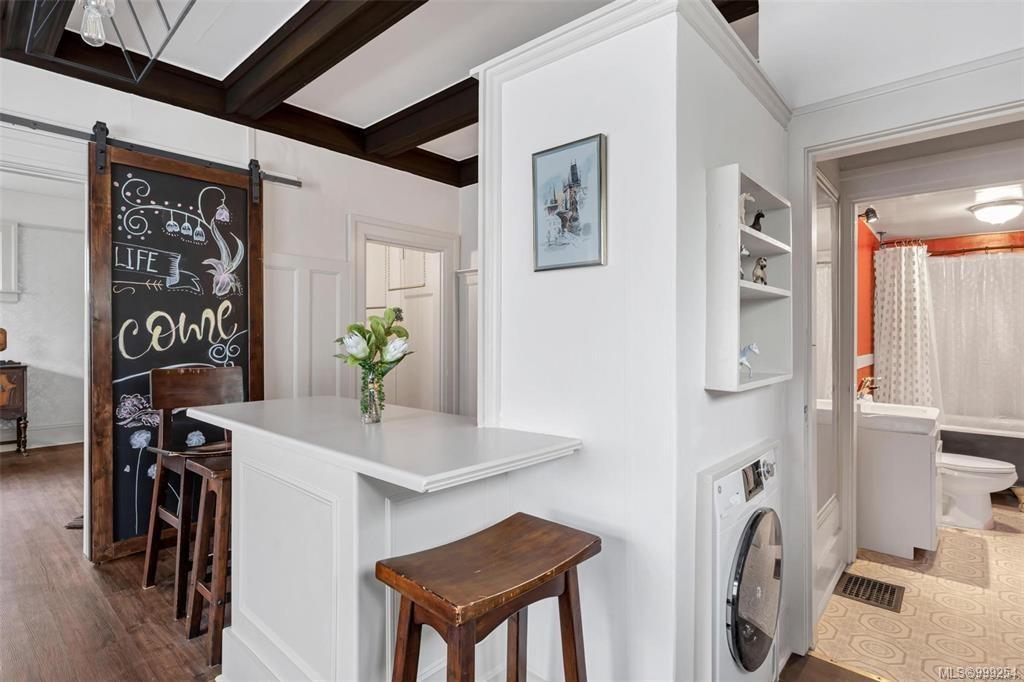 516 Su'It St, Victoria, BC - Indoor Photo Showing Other Room