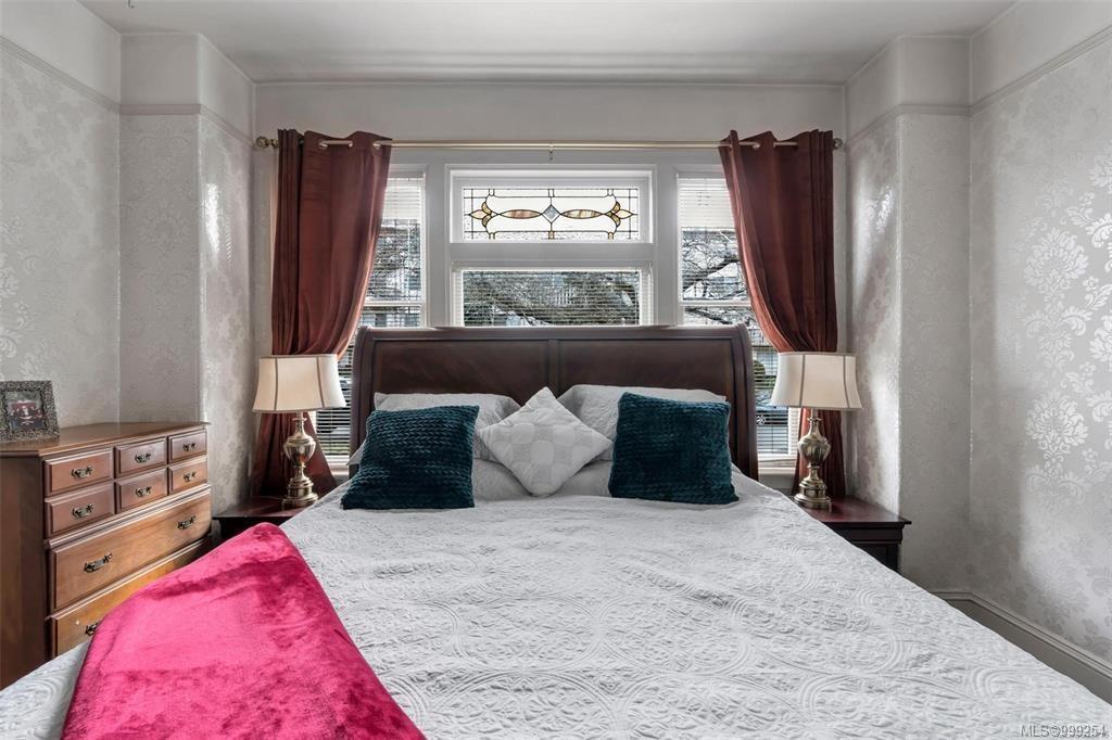 516 Su'It St, Victoria, BC - Indoor Photo Showing Bedroom
