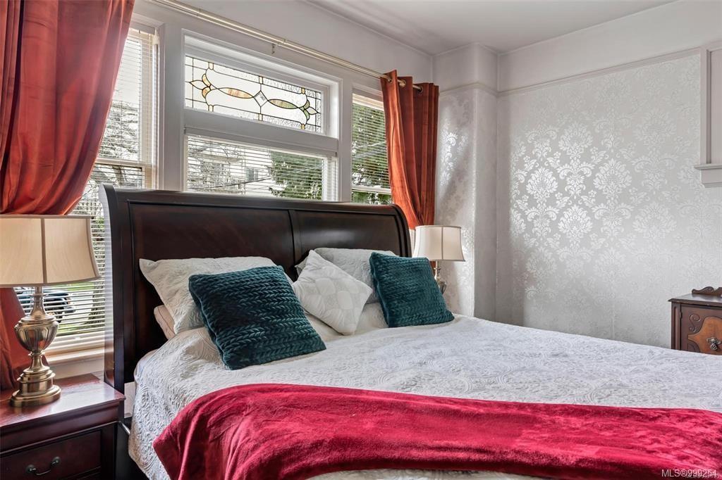 516 Su'It St, Victoria, BC - Indoor Photo Showing Bedroom