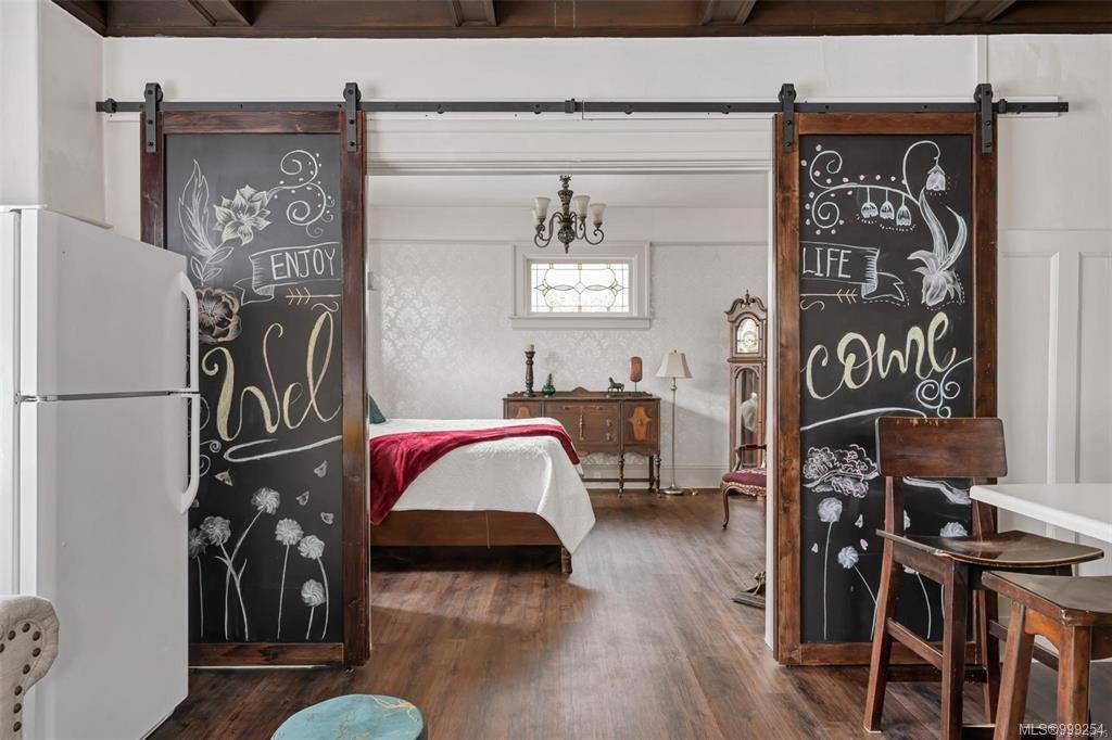 516 Su'It St, Victoria, BC - Indoor