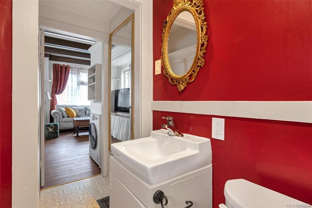 516 Su'It St, Victoria, BC - Indoor