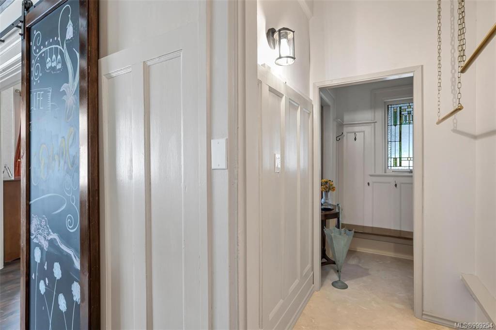 516 Su'It St, Victoria, BC - Indoor Photo Showing Other Room