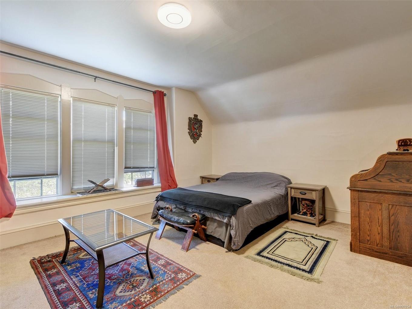 516 Su'It St, Victoria, BC - Indoor