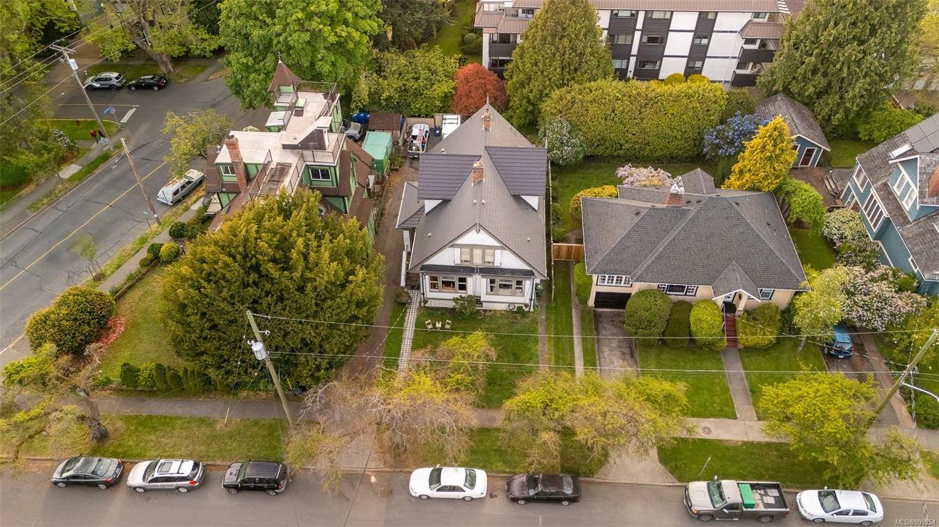 516 Su'It St, Victoria, BC - Outdoor With View