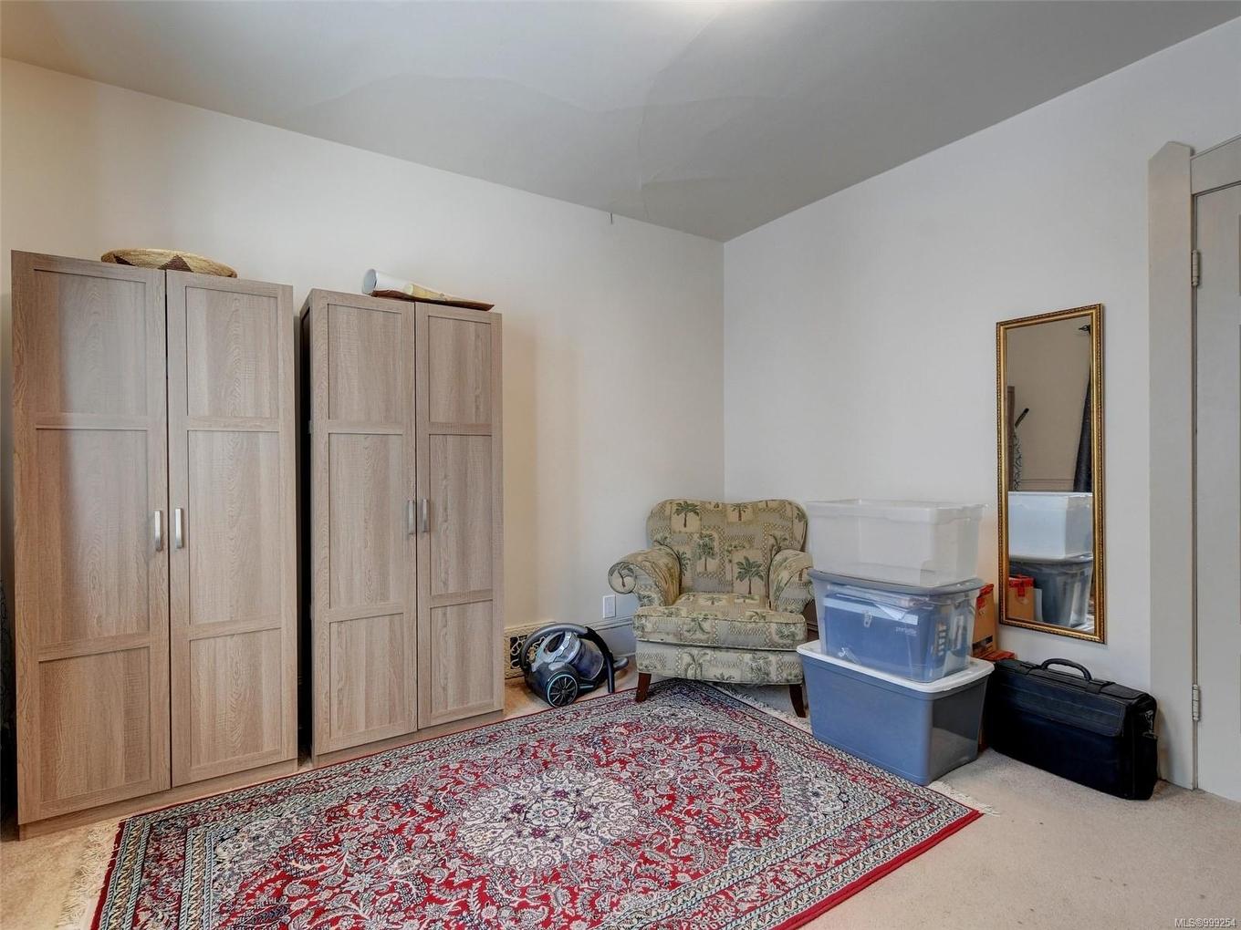 516 Su'It St, Victoria, BC - Indoor