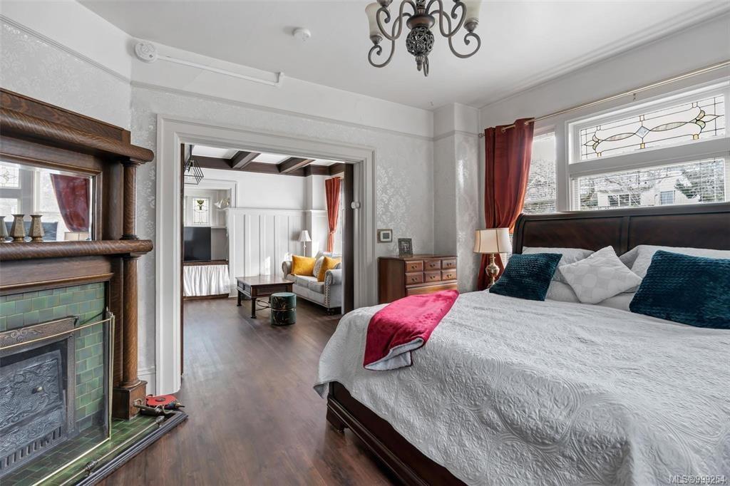 516 Su'It St, Victoria, BC - Indoor Photo Showing Bedroom With Fireplace