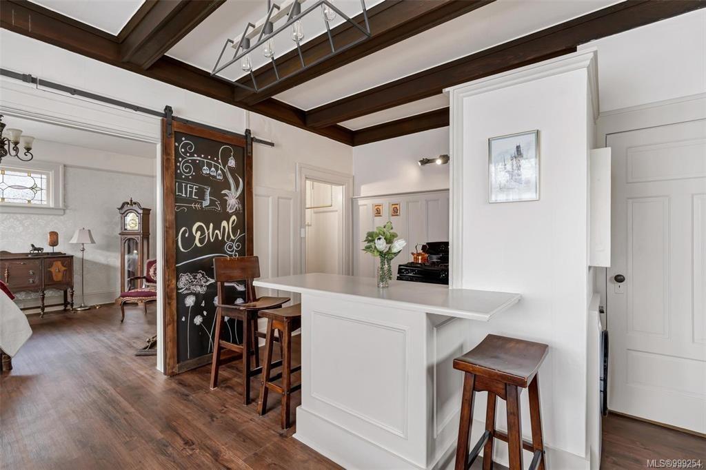 516 Su'It St, Victoria, BC - Indoor