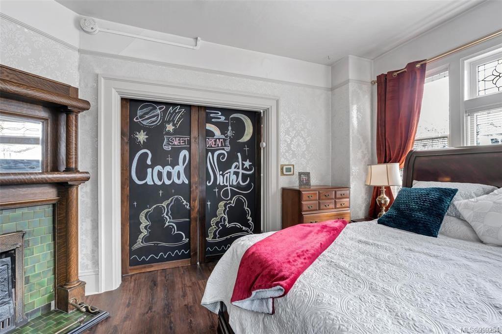 516 Su'It St, Victoria, BC - Indoor Photo Showing Bedroom