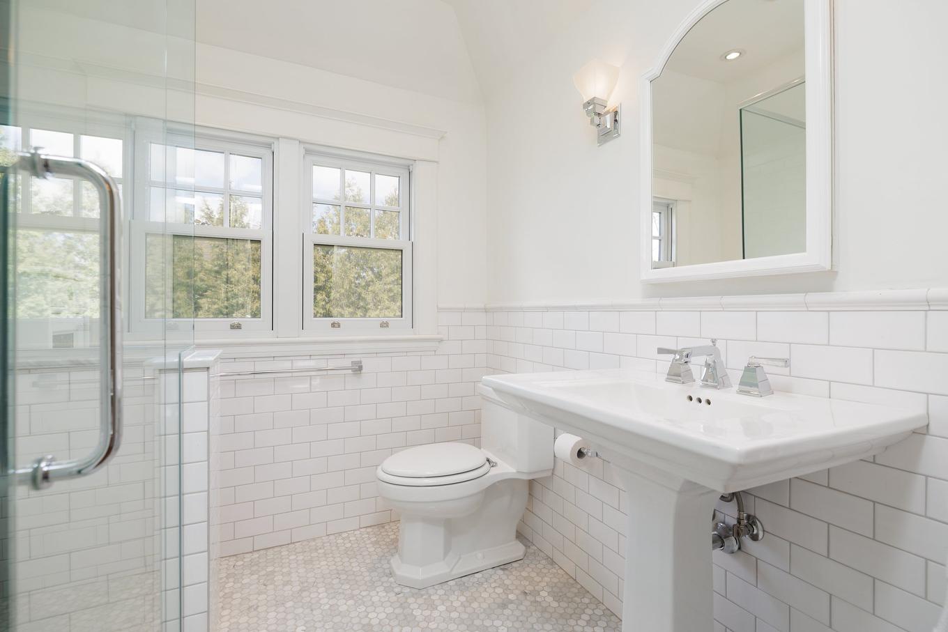 Bathroom - 130 Av. Ballantyne N., Montréal-Ouest, QC - Indoor Photo Showing Bathroom