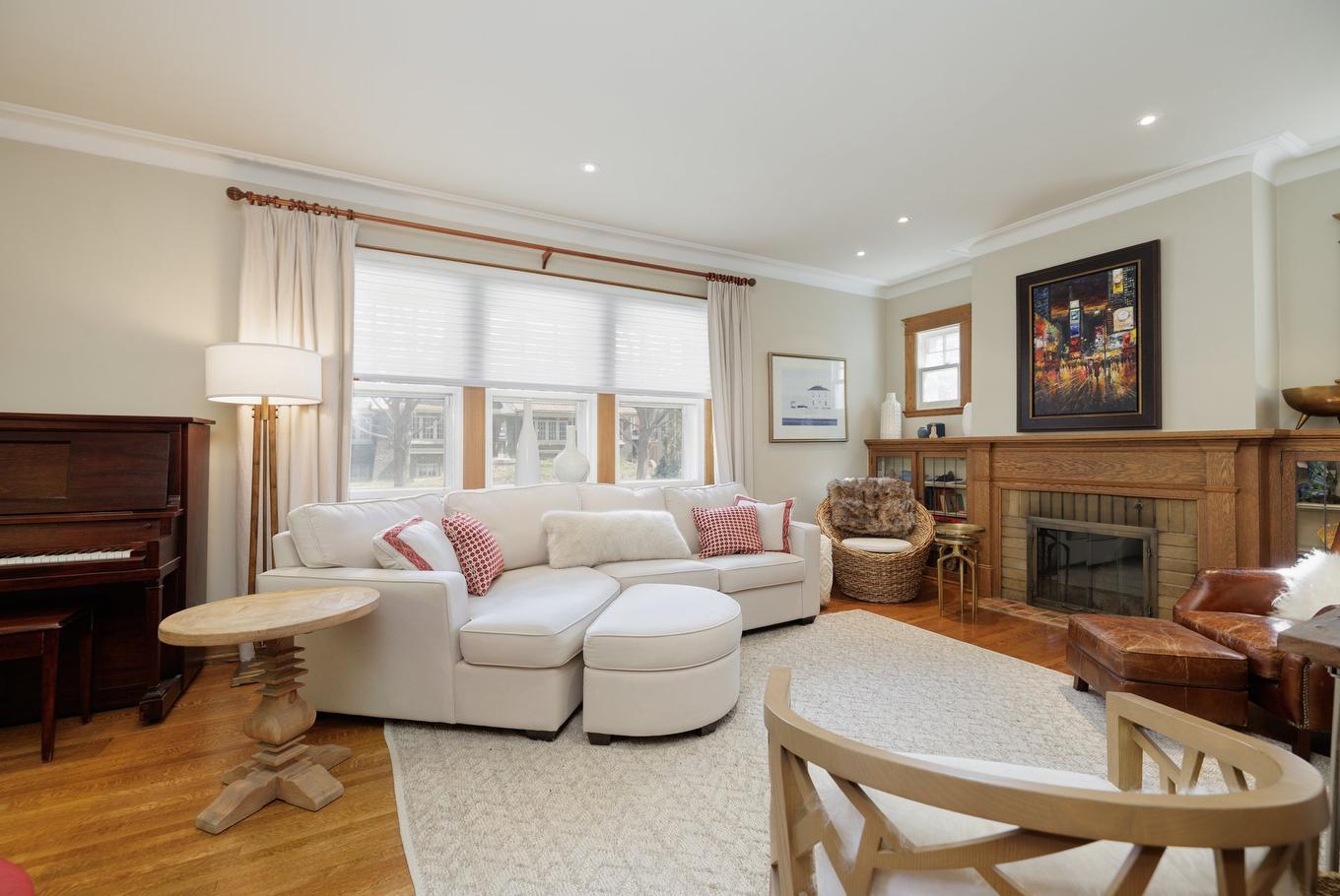 Living room - 130 Av. Ballantyne N., Montréal-Ouest, QC - Indoor Photo Showing Living Room With Fireplace