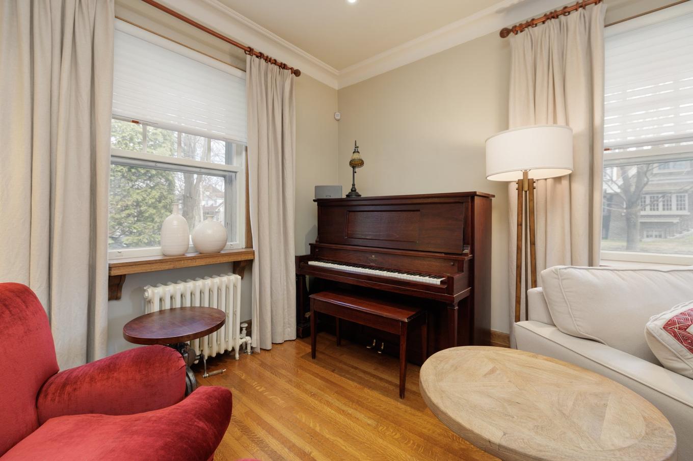 Living room - 130 Av. Ballantyne N., Montréal-Ouest, QC - Indoor