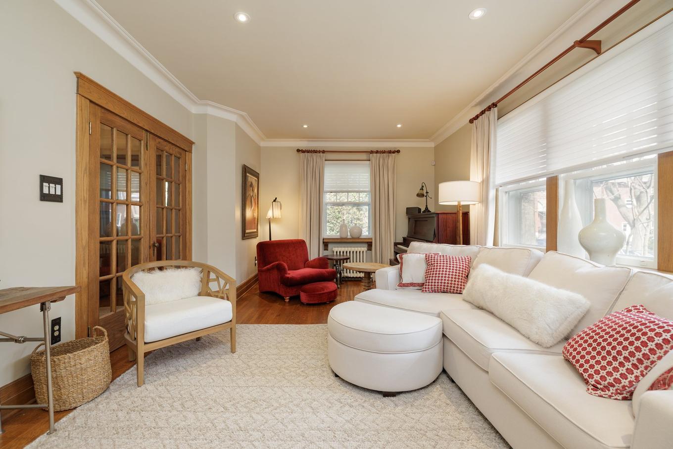 Living room - 130 Av. Ballantyne N., Montréal-Ouest, QC - Indoor Photo Showing Living Room