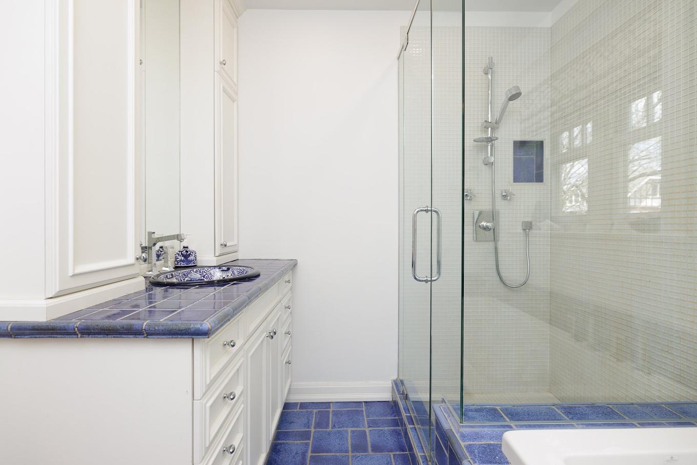 Bathroom - 130 Av. Ballantyne N., Montréal-Ouest, QC - Indoor Photo Showing Bathroom