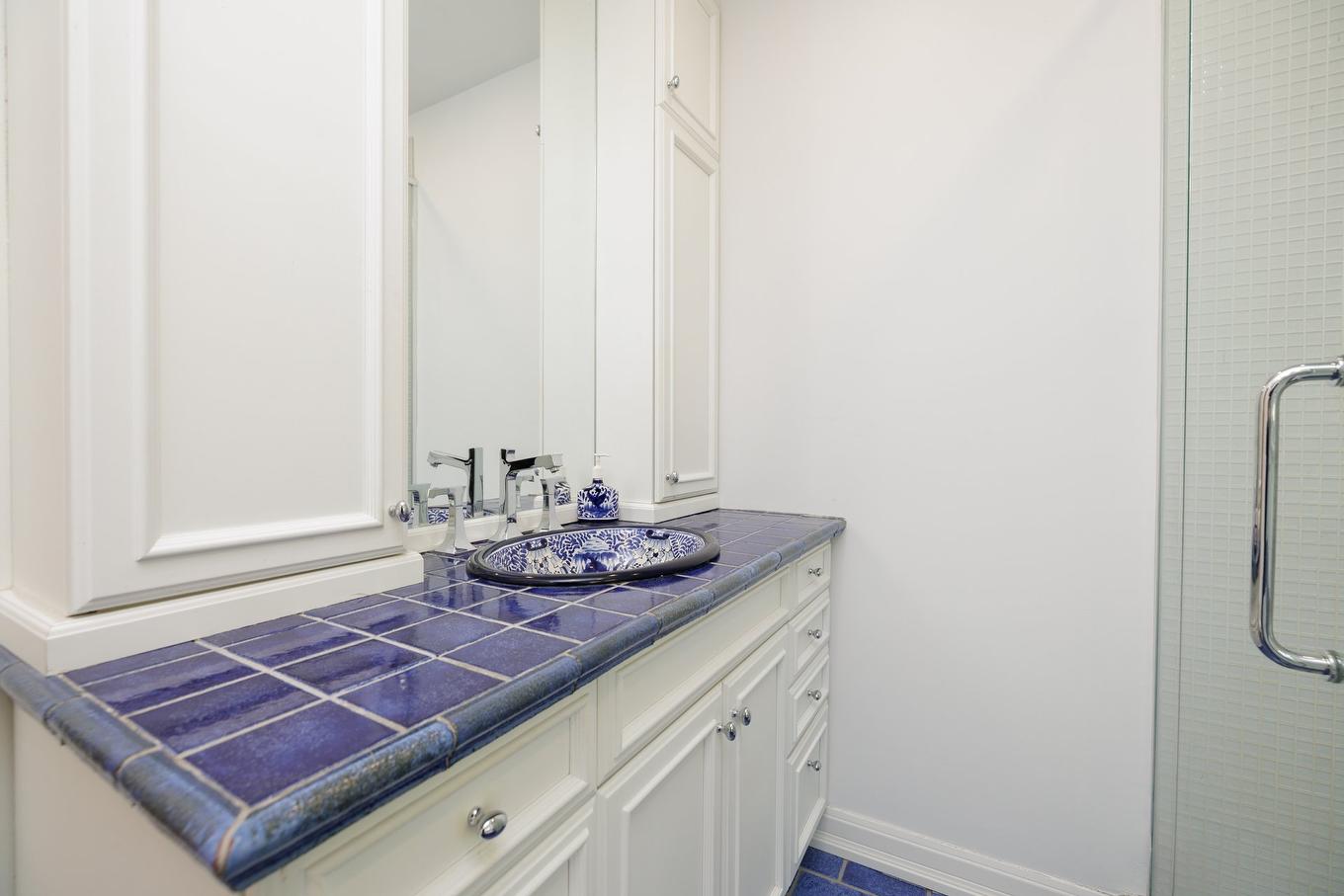 Bathroom - 130 Av. Ballantyne N., Montréal-Ouest, QC - Indoor Photo Showing Bathroom