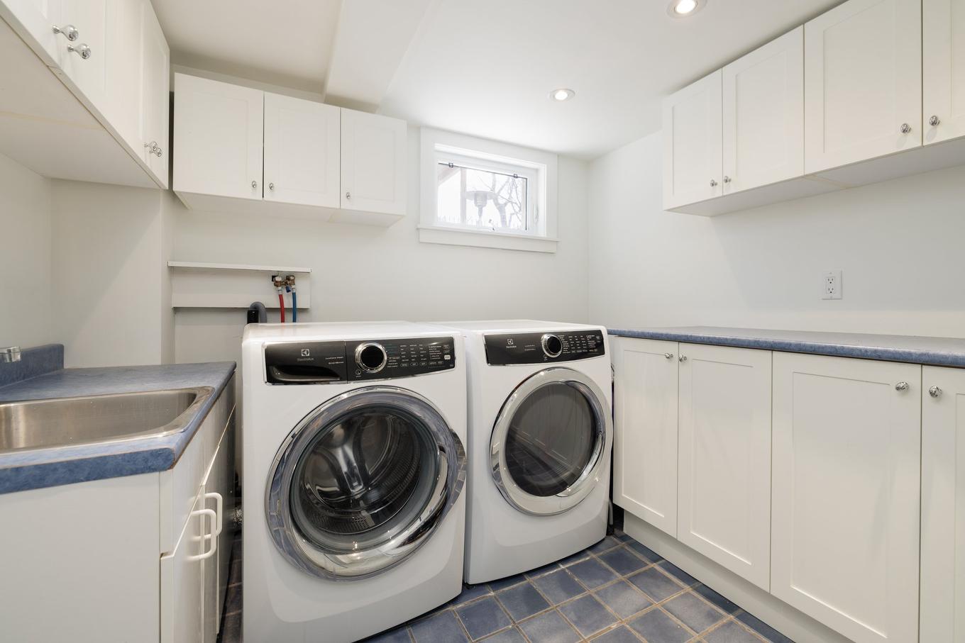 Laundry room - 130 Av. Ballantyne N., Montréal-Ouest, QC - Indoor Photo Showing Laundry Room