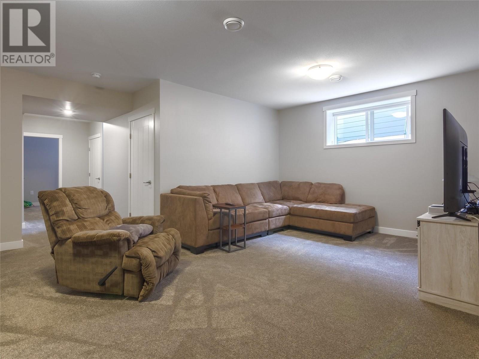 120 Sendero Crescent, Penticton, BC - Indoor Photo Showing Other Room