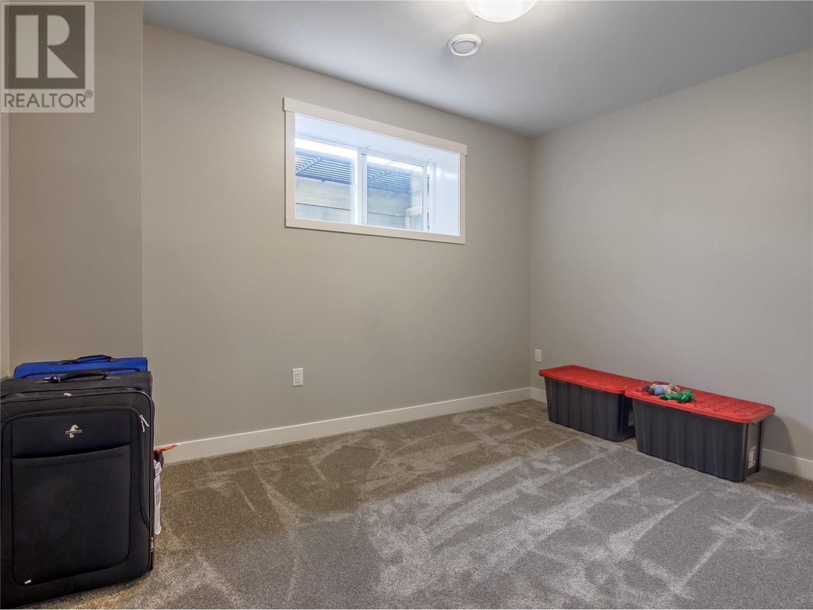 120 Sendero Crescent, Penticton, BC - Indoor Photo Showing Other Room