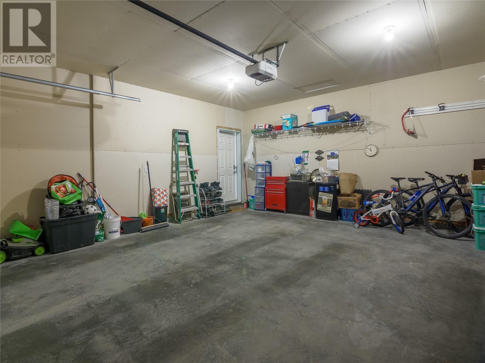 120 Sendero Crescent, Penticton, BC - Indoor Photo Showing Garage