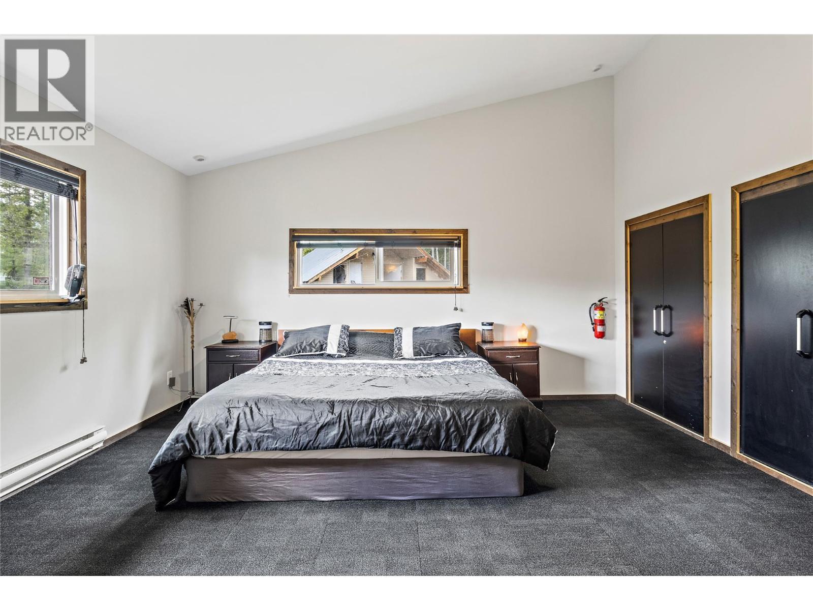 1446 Nittel Road, Seymour Arm, BC - Indoor Photo Showing Bedroom